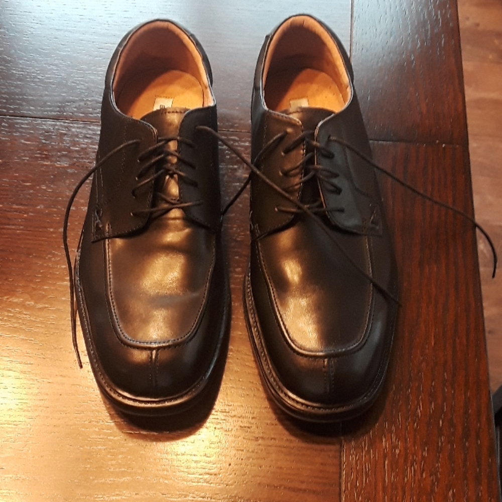 BOSTONIAN DRESS SHOES